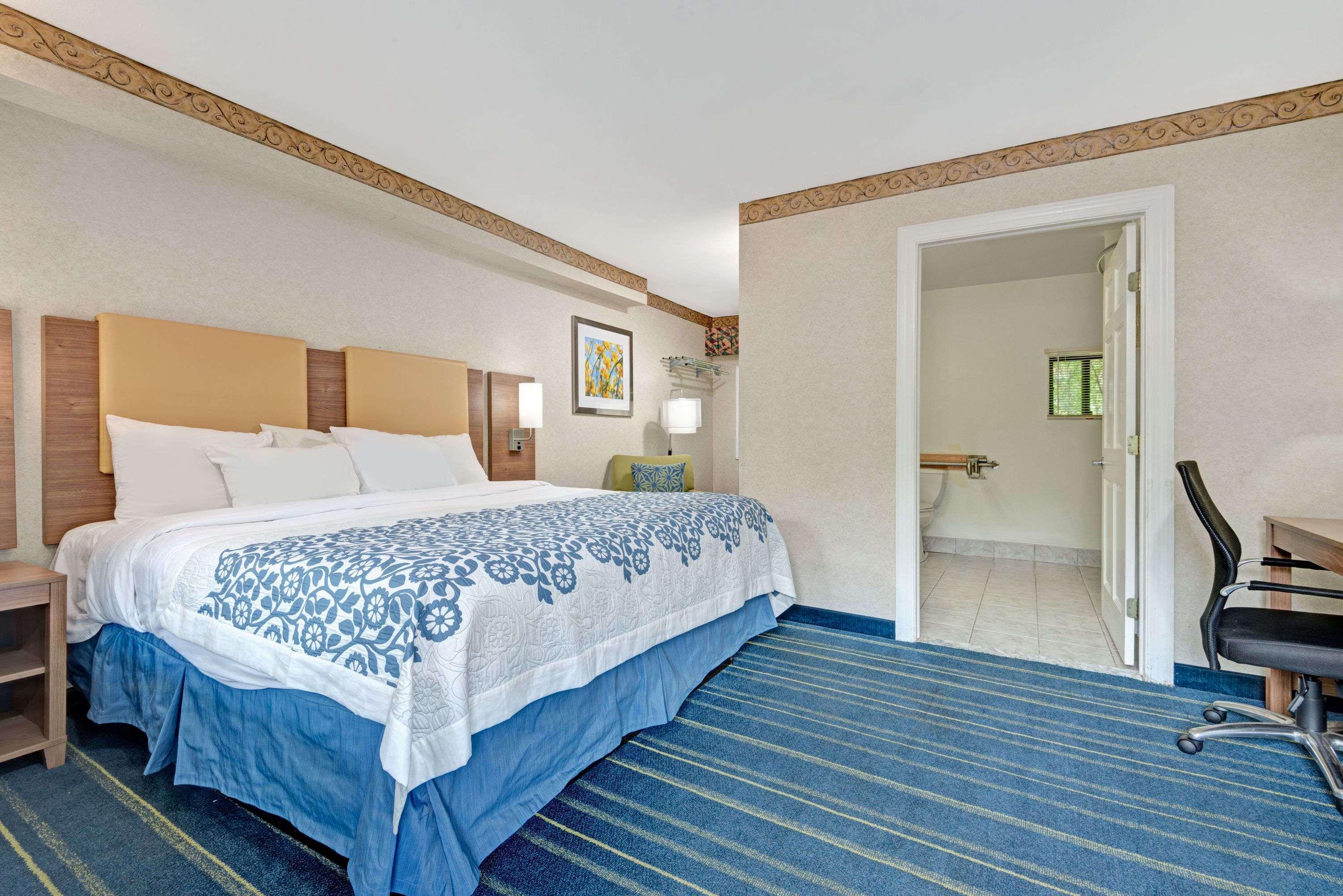 Days Inn By Wyndham Ridgefield Eksteriør billede