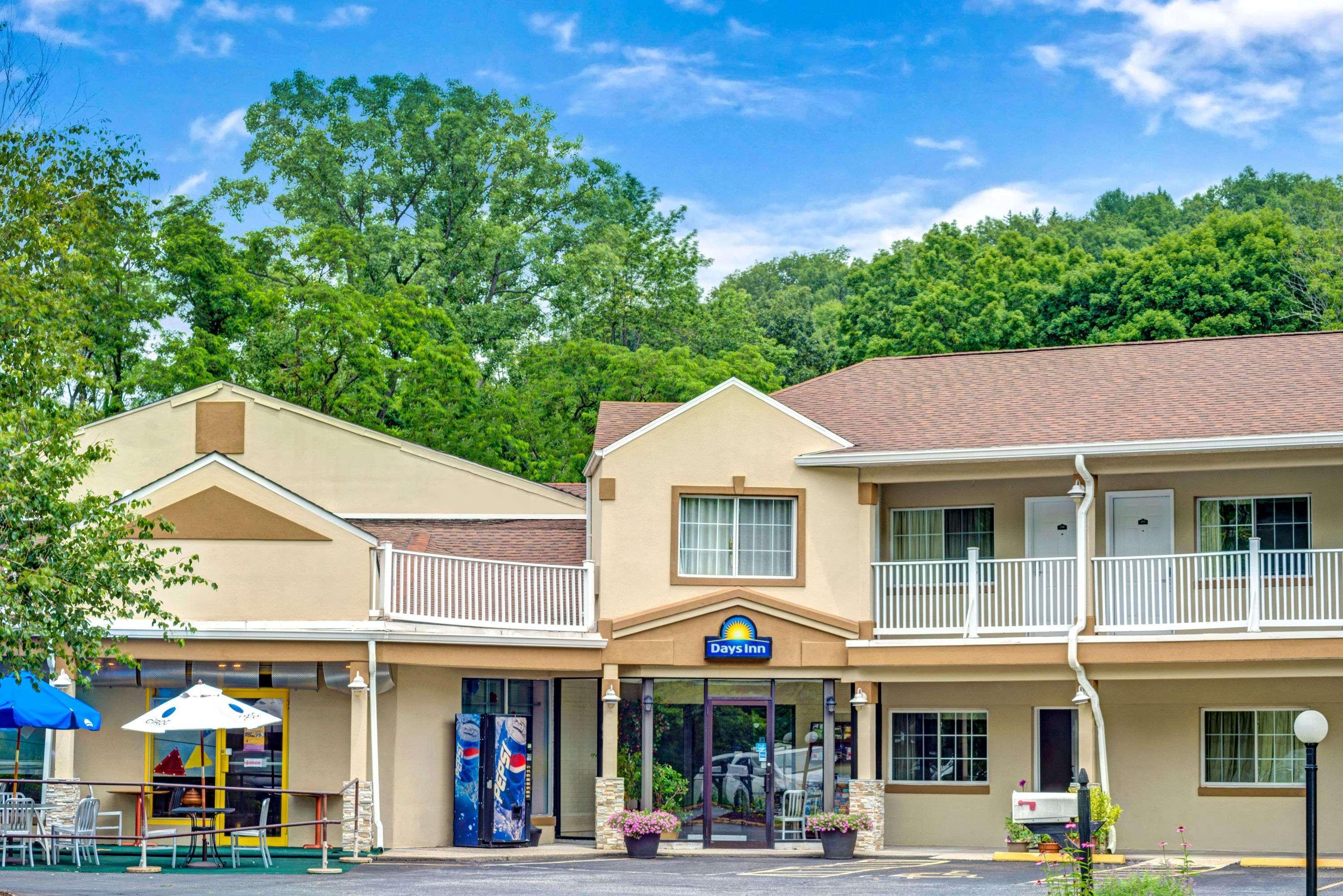 Days Inn By Wyndham Ridgefield Eksteriør billede